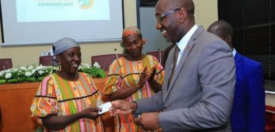 Côte d'Ivoire : Les premières cartes de commerçant remises par le ministre  Souleymane Diarrassouba, voici les avantages