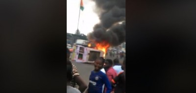 Côte d'Ivoire: A Adjamé un Gbaka incendié après avoir cogné un enfant de 12 ans