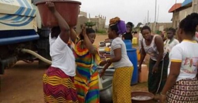 Côte d'Ivoire : Bouaké, en manque d'eau depuis peu, un quartier bénéficie d'une citerne offerte par la SODECI