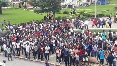 Côte d'Ivoire: A Cocody, des étudiants non inscrits menacés d'exclusion manifestent en marge de la conférence d'Abou Karamoko