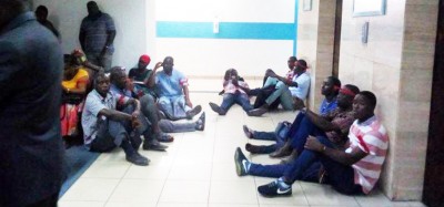 Côte d'Ivoire: Des ex-déflatés et contractuels  assiègent la Tour C pour protester contre le Ministère de la Santé