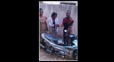 Côte d'Ivoire: Un motocycliste  percuté violemment par un  cortège de Kandia Camara à Gagnoa  reçoit une nouvelle moto