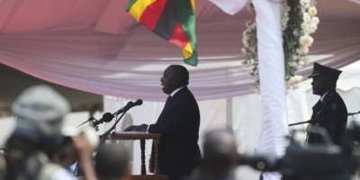 Zimbabwe: Violences xénophobes, Cyril Ramaphosa hué lors des obsèques de Mugabe