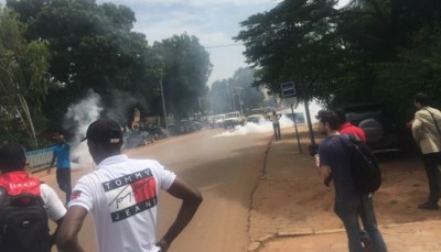 Burkina Faso: Une manifestation de syndicats dispersée au gaz lacrymogène