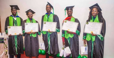 Côte d'Ivoire :   Education, cinq étudiants ivoiriens obtiennent leur Bachelor de la NCC Education d'Angleterre à partir d'Abidjan