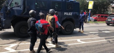 Ghana : Le gouvernement condamne les brutalités policières contre des étudiants à Accra