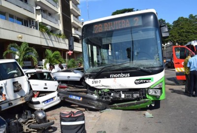 Côte d'Ivoire:  Plateau, un carambolage impliquant un autobus, des  véhicules et une motocyclette fait cinq victimes