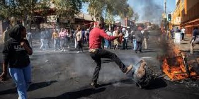 Afrique du Sud: Inquiets, des dizaines d'étrangers campent devant les locaux du HCR