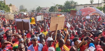 Sénégal: 3e mandat en Guinée, Sénégalais et Guinéens manifestent à Dakar et avertissent Alpha Condé