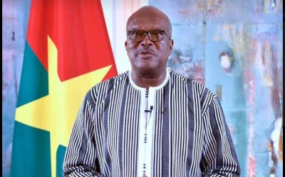 Burkina Faso: Attaque d'un convoi minier, nouveau bilan de 38 morts, le président Kaboré appelle à une « mobilisation générale »