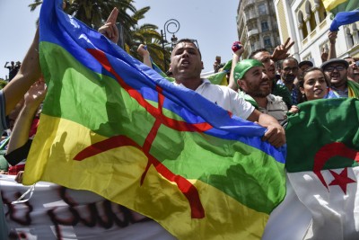 Algérie: Un an de prison 22 manifestants qui avaient brandi un drapeau berbère