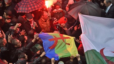 Algérie:  Des manifestations nocturnes contre la présidentielle à Alger, 20 arrestations