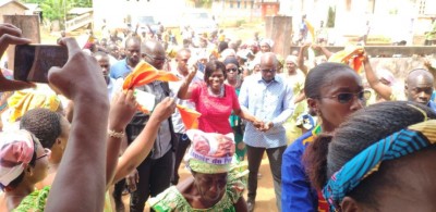 Côte d'Ivoire: Simone reprend ses tournées, à Nigui-Assôkô elle martèle «les populations doivent attacher leurs ceintures parce que le pays n'est pas dans la paix »