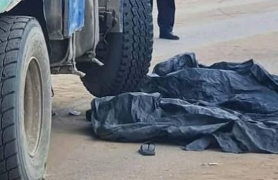 Côte d'Ivoire: Cocody, deux individus à moto entrent en collision avec un gros camion, coincés ils décèdent