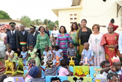 Côte d'Ivoire: En marge de la visite d'état dans le Hambol  Dominique Ouattara fait des dons aux structures de protection de l'enfance