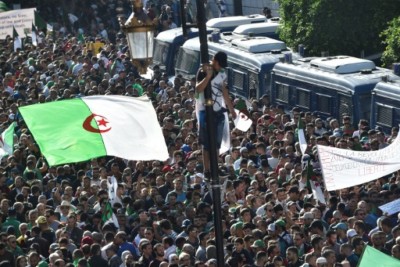 Algérie: Marée humaine dans les rues d'Alger pour empêcher la tenue de la présidentielle