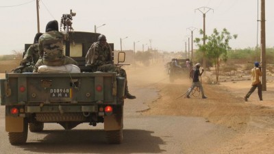 Mali: Deux femmes en charrettes et deux soldats tués  par des mines dans le centre