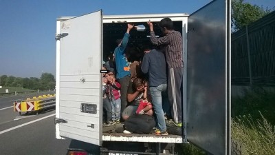 Erythrée: 23 migrants découverts en vie dans un camion frigorifique à 2°C en Belgique
