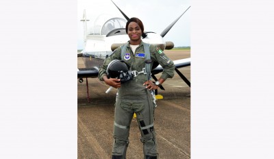Nigeria : Kafayat Sanni devient la première femme pilote de chasse
