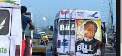 Côte d'Ivoire : Cocody,  une jeune dame saute d'un Gbaka et meurt, selon des témoins