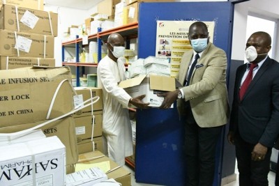 Côte d'Ivoire : Covid-19, suite aux revendications du personnel de santé, le CHU d'Angré reçoit des kits de protection à usage médical
