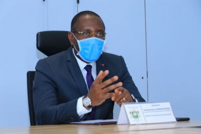 Côte d'Ivoire : Coronavirus, le pays peut produire plus de 8 millions de masques alternatifs par mois, collaboration avec les artisans
