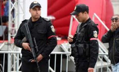 Tunisie : Covid-19 ,deux hommes arrêtés pour avoir tenté de «tousser»sur des policiers