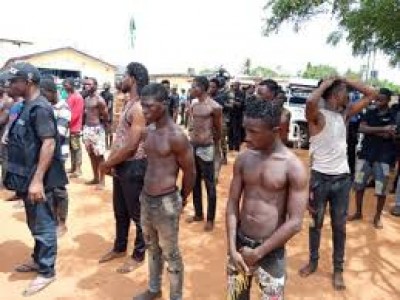 Nigeria : 142 délinquants  présumés jugés pour des actes de violences pendant le confinement