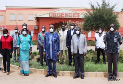 Burkina Faso : Le président Kaboré en visite dans le centre de traitement du coronavirus