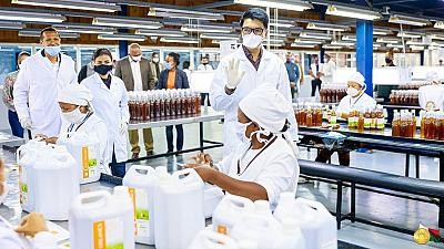 Madagascar : Andry Rajoelina annonce une solution injectable de « Covid Organics» à l'étude