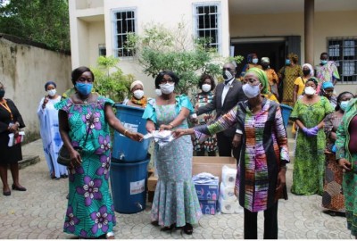 Côte d'Ivoire : Lutte contre le Covid19, Ly Ramata lance l'opération « une femme, un masque »