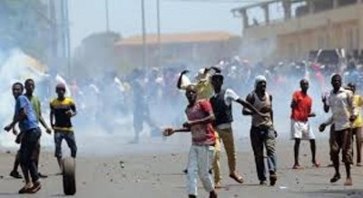 Guinée : Malgré l'interdiction, des fidèles musulmans rouvrent des mosquées de force