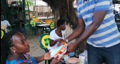 Côte d'Ivoire : Coronavirus, à Yopougon, joie d'ouverture de maquis et bars, distribution de masques alternatifs