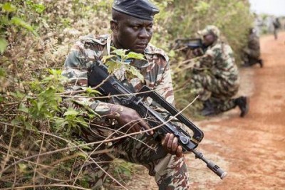 Cameroun : Arrestation de deux soldats impliqués dans un braquage, selon des sources sécuritaires