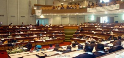Cameroun : Démission  de trois députés de l'opposition contraints par la loi anti cumuls des fonctions