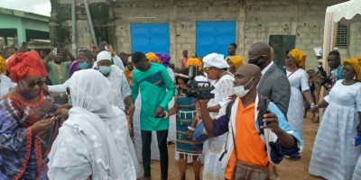 Côte d'Ivoire : A Yopougon, pour leur mariage, ils s'acquittent de leur obligation et fondent en larmes devant « une surprise de taille »