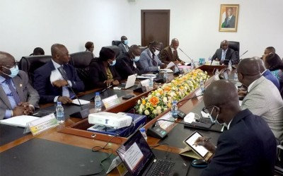 Côte d'Ivoire : Ministère de la Modernisation de l'Administration et de l'Innovation du Service Public, Roger  Adom présente ses hommes pour réussir sa mission