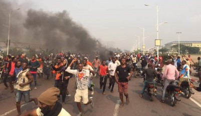 RDC : Chaude journée, les manifestants ont pénétré l'enclos du Palais  du peuple