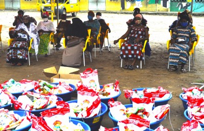 Côte d'Ivoire : Solidarité Covid-19, des veuves de la commune de Yopougon soulagées avec 300 kits alimentaires par les employés de MTN