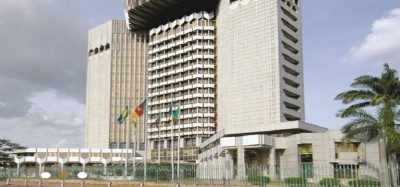 Cameroun  :   Le Coronavirus fait reculer la croissance mondiale, la Beac prévoit une récession économique de 5,9% en Cemac