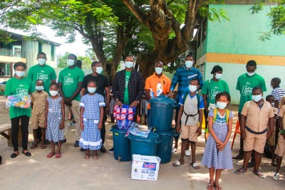 Côte d'Ivoire : Solidarité, des établissements soulagés  en kits sanitaire par « Ma Côte d'Ivoire Mon Tout»