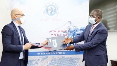 Côte d'Ivoire : Terminal roulier du port d'Abidjan,  signature du procès-verbal de l'entrée en vigueur de la concession