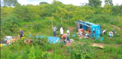 Côte d'Ivoire : Un minicar finit sa course dans un ravin et fait des victimes, un incendie déclaré dans un quartier