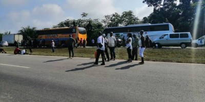 Côte d'Ivoire :  Autoroute du Nord, des barricades érigées à Ellibou situé à une soixantaine de kilomètres d'Abidjan