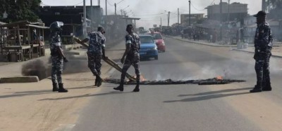 Côte d'Ivoire : Le gouvernement suspend les manifestations sur la voie publique jusqu'au 15 septembre et annonce l'interpellation de 69 personnes lors des marches contre la candidature de Ouattara