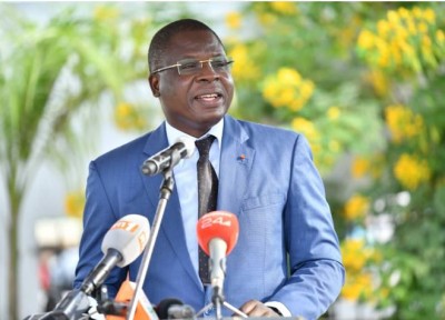 Côte d'Ivoire : Le Ministre Amédé Kouakou procède au lancement des travaux de bitumage de 15 km de voirie à Bingerville