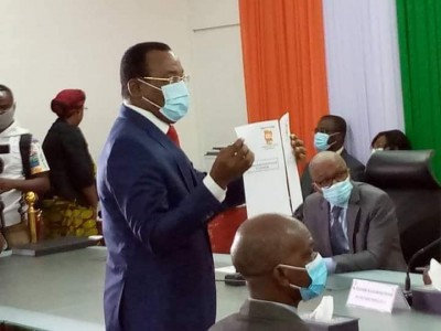 Côte d'Ivoire : Affi dépose sa candidature au nom du FPI et promet faire revenir Gbagbo et Blé au pays une fois élu