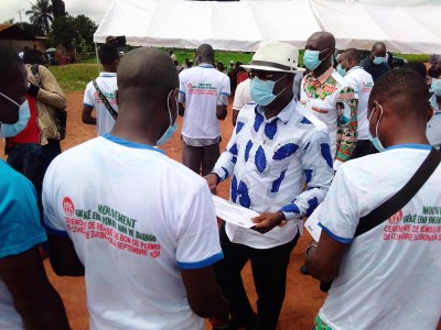 Côte d'Ivoire : Djébonoua, remettant des permis de conduire aux jeunes, Assahoré Jacques, «...laisser l'arène politique aux professionnels de la politique...»