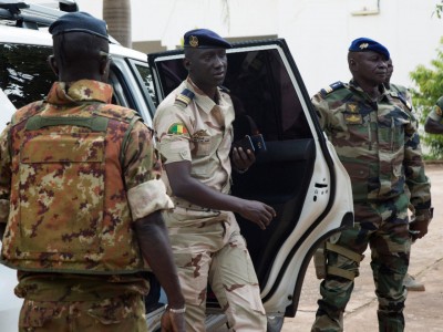 Mali : Les anciens députés et ministres priés  de restituer les voitures de services à l' Etat
