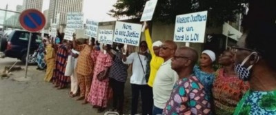 Côte d'Ivoire : Des femmes de EDS brandissent des pancartes au Plateau, Koné Mamadou invité à dire le droit rien que le droit